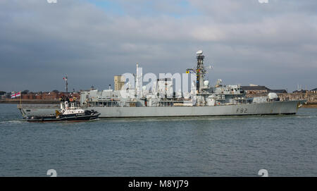 Il Plymouth in base Royal Navy tipo 23 fregata HMS Somerset pagando una rara visita a Portsmouth Base Navale, UK per il XX marzo 2018. Foto Stock