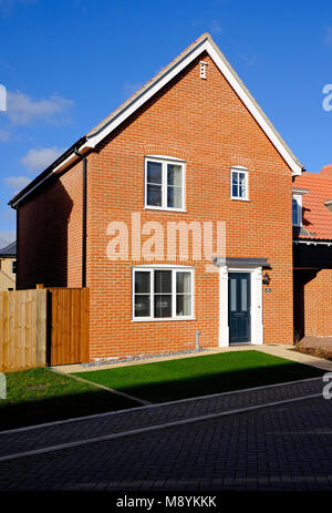 Esterno del moderno costruito in mattoni casa, Norwich, Norfolk, Inghilterra Foto Stock