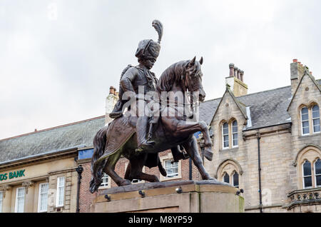 Il 'Marquess di Londonderry' (Charles William paletta Tempest Stewart) statua situata presso il Market Place, Durham. Foto Stock