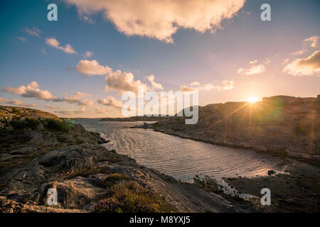 Escursionista alla scoperta dell'isola svedese, Tjorn, Svezia 2016 Foto Stock