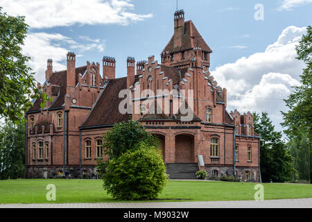 Jaunmokas Manor in Lettonia. Questo palazzo neogotico è stato progettato da architetto Wilhelm Bockslaff e costruito nel 1901. Foto Stock