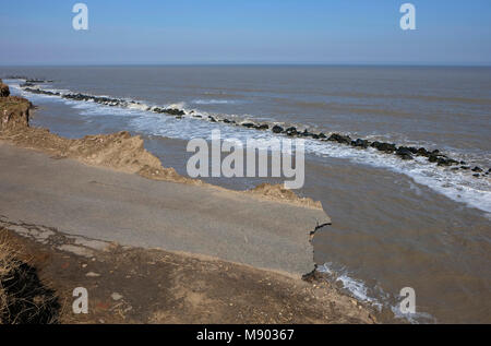 Cliff erosione a happisburgh, Norfolk, Inghilterra Foto Stock