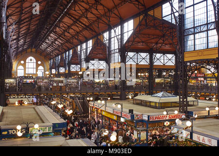 Immagini del mercato grande hall di Budapest Ungheria compresi i dettagli dell'edificio e di produrre per la vendita Foto Stock