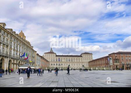 Vista panoramica del Castello Piazza e Palazzo Reale di Torino di sfondo Italia 12 Marzo 2018 Foto Stock