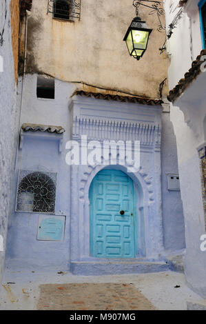 Il colore bluastro Chefchaouen medina. Il Marocco Foto Stock