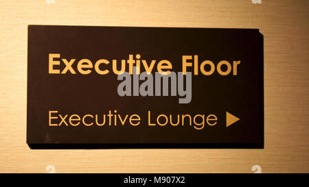 SINGAPORE - 2 APR 2015: Accesso alla Executive Lounge in un hotel di lusso Foto Stock