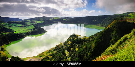 Lagoa das Furnas, un cratere vulcanico. São Miguel, isole Azzorre. Portogallo Foto Stock