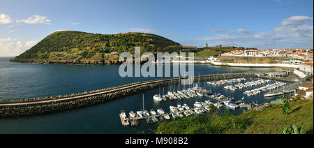 Marina di Angra do Heroísmo e Monte Brasil. Terceira, isole Azzorre. Portogallo Foto Stock