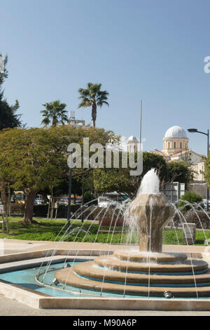 Fontana nel parco vicino Molos promenade di Limmasol città vecchia, Cipro, Mediterranea Foto Stock