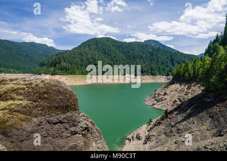 Cougar serbatoio in Lane County Oregon è parte del fiume McKenzie spartiacque Foto Stock