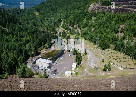 Cougar Creek Dam forme Cougar serbatoio in Lane County, Oregon Foto Stock