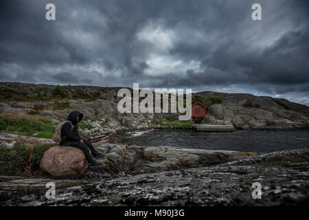 Escursionista alla scoperta dell'isola tjorn, Svezia 2016 Foto Stock
