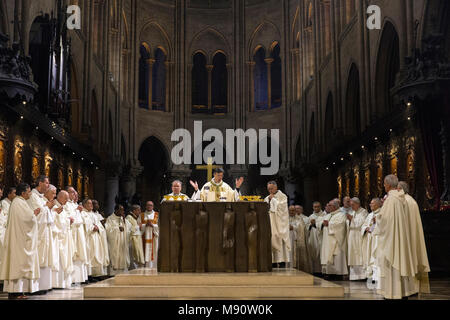 Parigi, Francia. Michel Aupetit prima della messa come Arcivescovo di Parigi a Notre Dame de Paris, Francia. Foto Stock