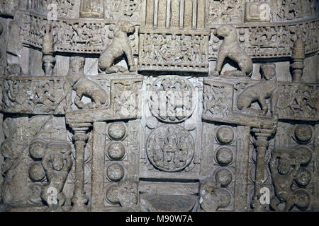 Museo Nazionale dell'India, New Delhi. Stupa Amaravathi illustrazione. Involucro lastra. Satavahana, 1a-2a secolo, Amaravathi, Andhra Pradesh. Calcare intagliato Foto Stock