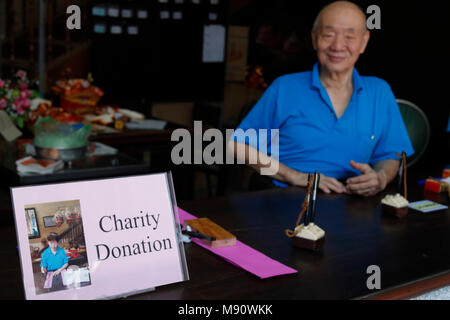 Il tempio taoista. Phuoc un Hoi Quan Pagoda. Donazione di beneficenza. Ho Chi Minh city. Il Vietnam. Foto Stock