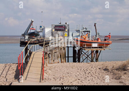 Fleetwood scialuppa di salvataggio e della stazione di estuario del fiume Wyre, unendo il Mare d'Irlanda Foto Stock