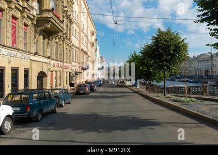 RUSSIA, San Pietroburgo - Agosto 18, 2017: vista dell'argine del fiume Fontanka vicino a Nevsky Prospekt Foto Stock