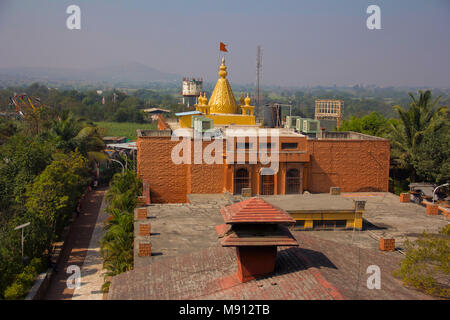 Una replica dello Sri Shirdi Sai Baba Sansthan ad una distanza di 25 km su off vecchia Bombay e Pune in autostrada in Shirgaon. Questo tempio è stato costruito dal Sig. Prak Foto Stock