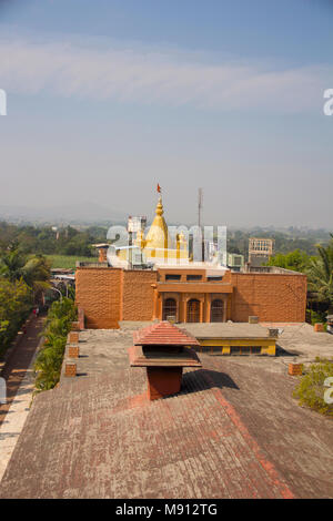 Una replica dello Sri Shirdi Sai Baba Sansthan ad una distanza di 25 km su off vecchia Bombay e Pune in autostrada in Shirgaon. Questo tempio è stato costruito dal Sig. Prak Foto Stock