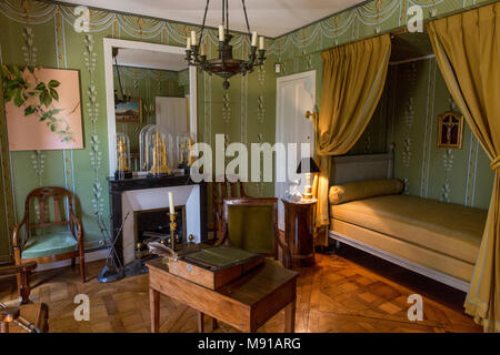 Il francese del XIX secolo Chateaubriand scrittore in casa ChÃ¢tenay-Malabry, Francia. Camera da letto. Foto Stock