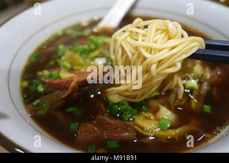 Carne di manzo zuppe, famosa cinese cucina Taiwanese Foto Stock