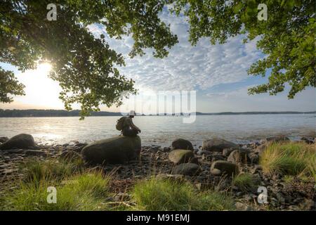 Escursionista alla scoperta dell'isola tjorn, Svezia 2016 Foto Stock