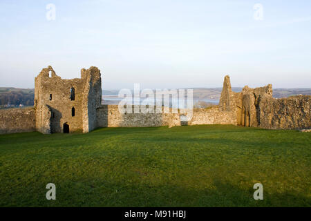 Rovine del Castello di Llansteffan sopra il Towy estuary, Carmarthenshire, Galles del Sud Foto Stock