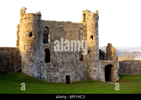 Rovine del Castello di Llansteffan sopra il Towy estuary, Carmarthenshire, Galles del Sud Foto Stock