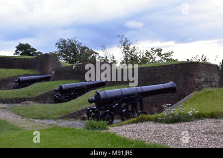 Batteria di pistola in Fort Amherst, GRANDI LINEE Heritage Park, Rochester, Kent, Regno Unito Foto Stock