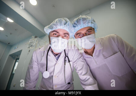 Medici esperti durante il funzionamento Foto Stock