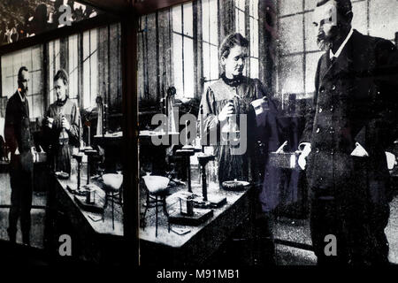 Museo Ho Chi Minh. Pierre e Marie Curie, fisico e chimico che ha condotto ricerche pionieristiche sulla radioattività. Hanoi. Il Vietnam. Foto Stock