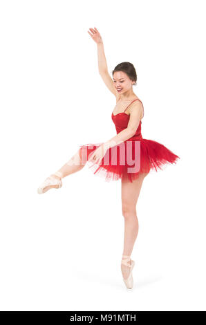 Una donna in un balletto rosso tutu. Studio su sfondo bianco, immagine isolata. Foto Stock