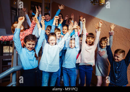 Gli alunni di andare in pausa Foto Stock