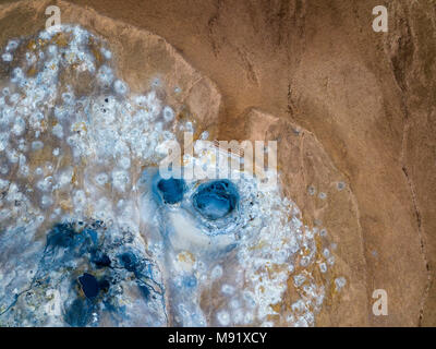 La fotografia aerea catturato da fuco a Myvatn area geotermica. Splendido paesaggio in Islanda in un'area di vulcanismo attivo. Foto Stock