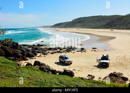 Great Sandy National Park, Queensland, Australia â€" 19 dicembre 2017. 40-Mile beach in Great Sandy National Park in Queensland, Australia, con 4WD Foto Stock