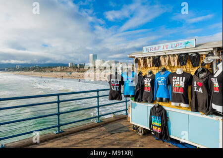 Appendiabiti a Santa Monica Pier California USA Foto Stock
