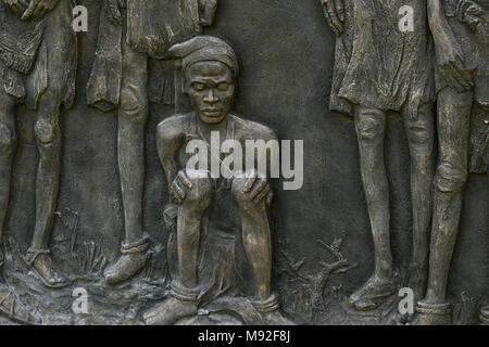 Dettaglio di un Windhoek stele commemorativa della Herero e Nama genocidio dal tedesco forze coloniali in Namibia Foto Stock