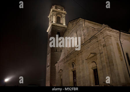 Vista notturna del Duomo di Torino - Duomo di Torino - in questo ben illuminato monumento chiesa che contiene la sacra Sindone di Gesù Cristo Foto Stock