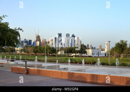 Parco di BIDDA, Doha, Qatar - 21 Marzo 2018: Vista di fontane in aperto recentemente Bidda Park nel centro del Qatar il capitale, Foto Stock