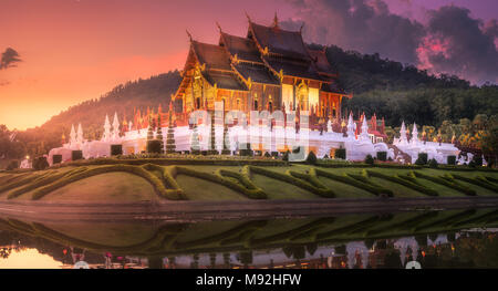 Royal Ratchaphruek Flora Park al tramonto di Chiang Mai Foto Stock