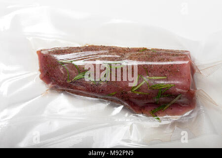 Filetto di maiale in un sous vide in borsa Foto Stock