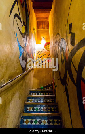 Interno del Cafe orologio nel Fes, Marocco Foto Stock