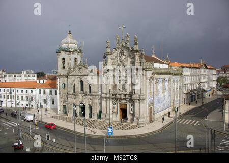 Calcestruzzo torre delle comunicazioni in Vila Nova de Gaia, Portogallo. Foto Stock