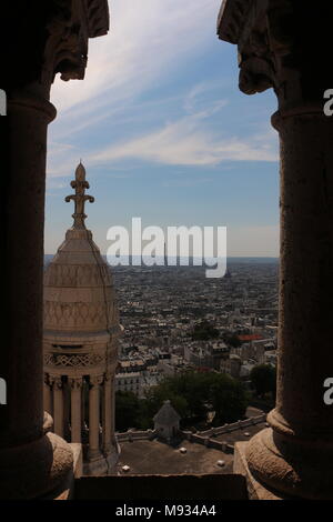 Una vista dalla sommità del Basilique du Sacré-Coeur, Parigi, Francia Foto Stock
