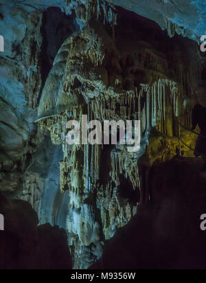 Speleothems in solutional grotte carsiche. Emine-Bair-Khosar Foto Stock