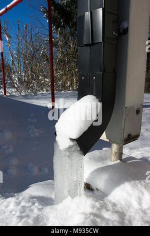 Congelati drainpipe in inverno Foto Stock