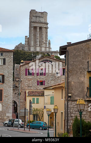 Il Villaggio La Turbie con punto di riferimento "Trophée des Alpes' un monumento romano, il sud della Francia, Var, Costa Azzurra, Francia, Europa Foto Stock