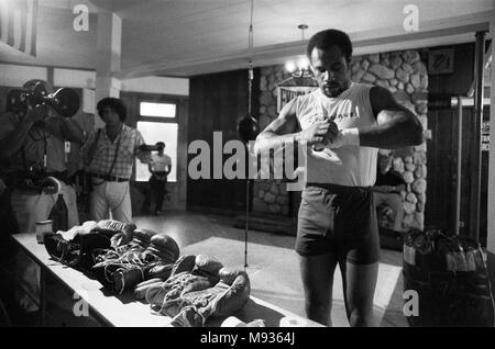 Ken Norton allenamento in vista della sua terza lotta con Muhammad Ali. 26 Settembre 1976 Foto Stock