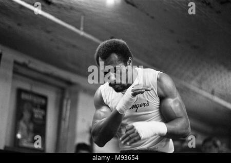 Ken Norton allenamento in vista della sua terza lotta con Muhammad Ali. 26 Settembre 1976 Foto Stock