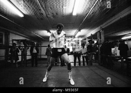 Ken Norton allenamento in vista della sua terza lotta con Muhammad Ali. 23 Settembre 1976 Foto Stock